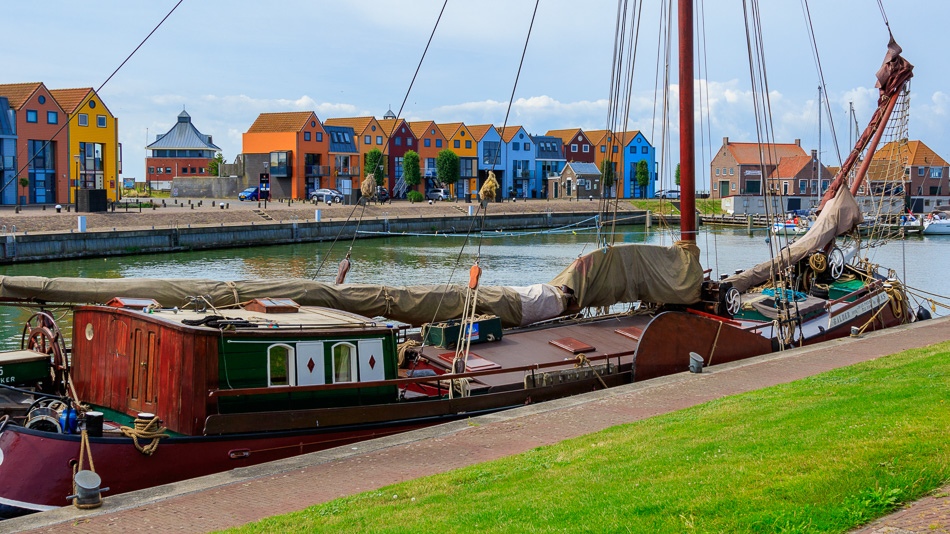 201Kleurige huizen aan de haven van Stavoren, 19 juli 2019