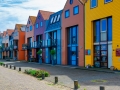 Kleurige huizen aan de haven van Stavoren, 19 juli 2019