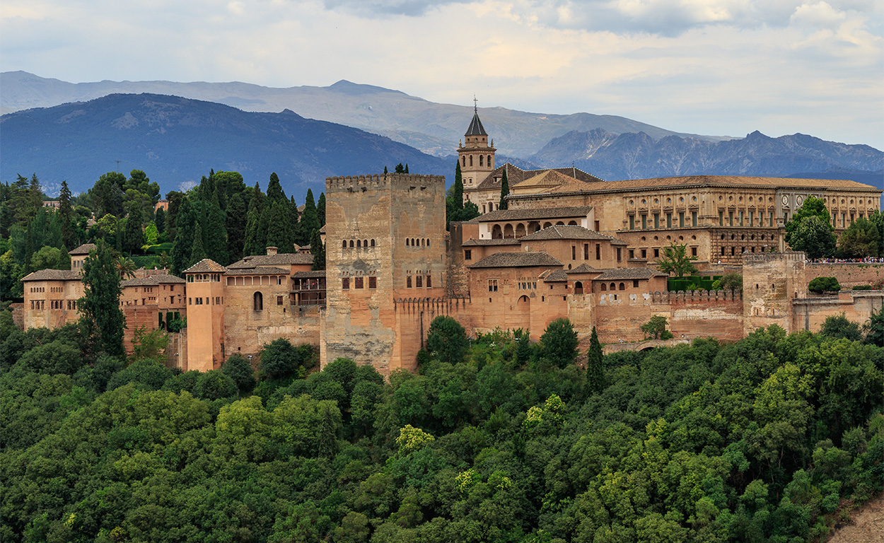 Uitzicht vanaf de Mirador de San Nicolas op het Alhambra Paleis, 18 juni 2017